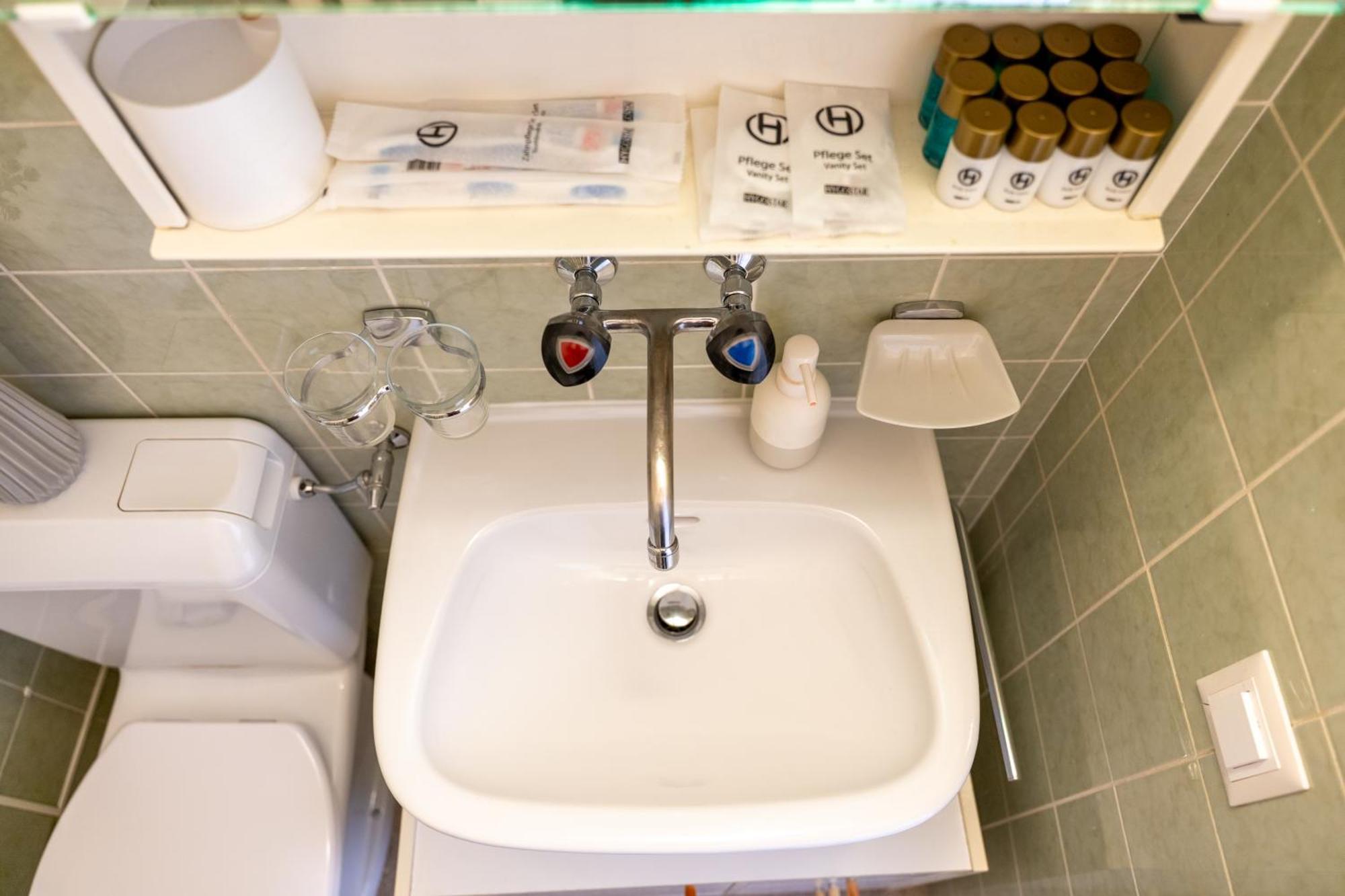 Gemuetliche Grosse Wohnung Naehe Uni Basileia Exterior foto